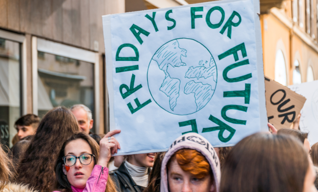 Oggi giovani in piazza «contro gli interessi che ostacolano giustizia climatica e sociale»